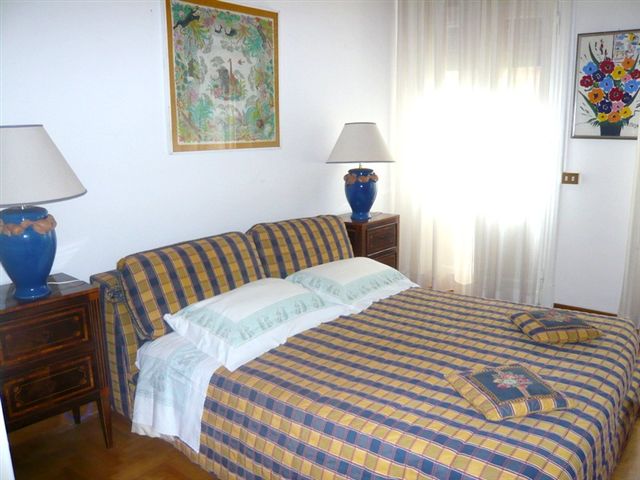 Master bedroom of the Borghese Gardens Parioli villa